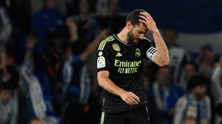 Nacho se lamenta tras la derrota del Real Madrid contra la Real Sociedad (AFP)