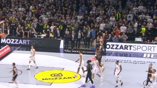 Los seis jugadores del Partizan sobre la pista. (DAZN)