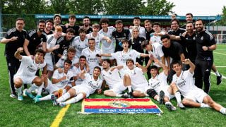 El Juvenil A de Arbeloa celebra el título de Liga. (Real Madrid)