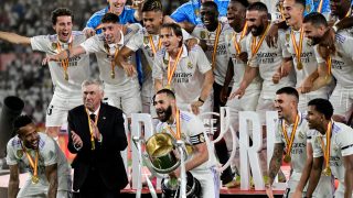 El Real Madrid levanta el título de la Copa del Rey. (AFP)
