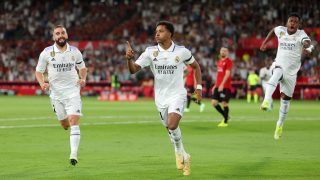 Los jugadores del Real Madrid celebran uno de los goles de Rodrygo. (Getty)
