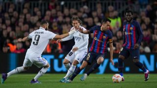 Modric y Busquets durante un partido. (AFP)