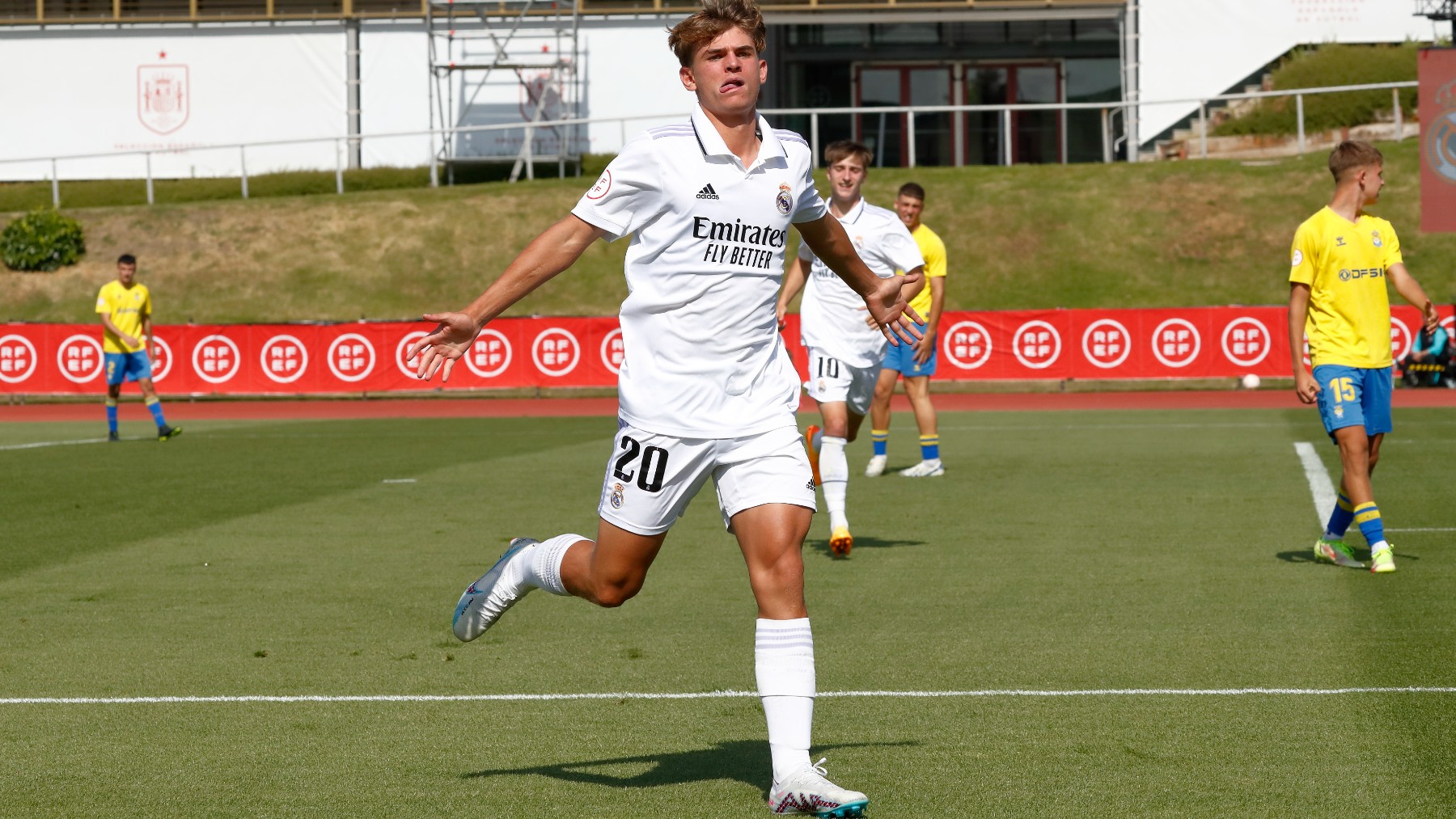 Alineación Del Real Madrid Castilla Contra El Barcelona B: Nico Paz ...