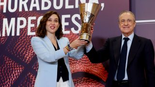 Isabel Díaz Ayuso y Florentino Pérez en el acto de celebración de la Euroliga. (EFE)