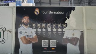 Arrancan la cabeza de Vinicius de un póster en el Santiago Bernabéu.