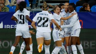 Caroline Weir celebra con sus compañeras el gol del Real Madrid. (EFE)