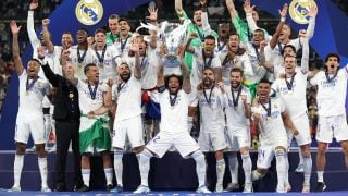 Marcelo levanta la última Champions League que ganó el Real Madrid. (Getty)