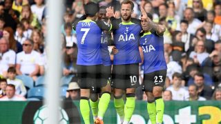 Kane celebra un gol con Pedro Porro. (Getty)