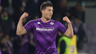 Luka Jovic celebra un gol con la Fiorentina. (Getty)