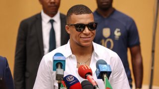 Kylian Mbappé, durante su comparecencia en Camerún. (AFP)