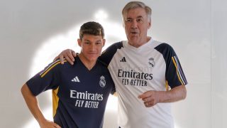 Fran García junto a Ancelotti (Realmadrid.com)