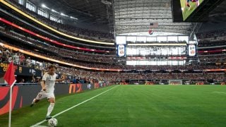 Modric saca un córner en el Clásico. (Getty)