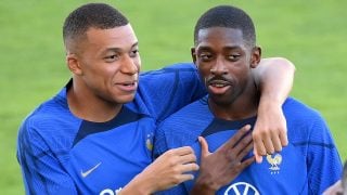 Mbappé y Dembélé en la selección. (AFP)
