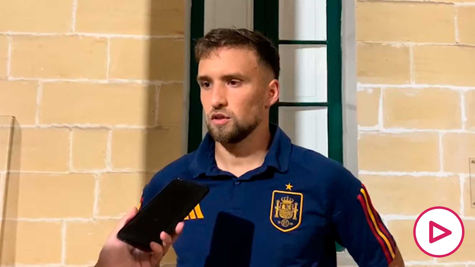 Álvaro Carrillo atiende a OKDIARIO tras su primera convocatoria con España