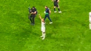 Bellingham celebra con el Bernabéu su primer gol en Champions.