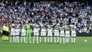 El once del Real Madrid respeta el minuto de silencio en un partido de Champions (AFP)
