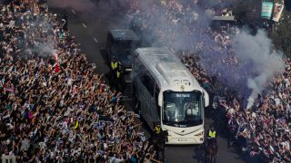 El autobús del Real Madrid llegando a un partido. (Getty)