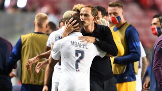 Thomas Tuchel abraza a Kylian Mbappé en su época juntos en el PSG. (Getty)