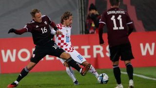 Luka Modric en el partido de Croacia ante Letonia. (EFE)