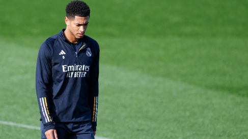 Jude Bellingham se retira del entrenamiento del Real Madrid (EFE)