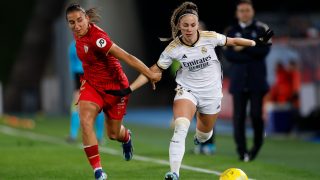 Athenea e Inma Gabarro en el Real Madrid-Sevilla. (EFE)