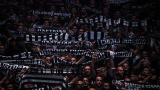 Aficionados del Partizan en un partido de Euroliga (Partizan)