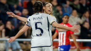 Olga Carmona e Ivana celebran el gol del Real Madrid. (EFE)