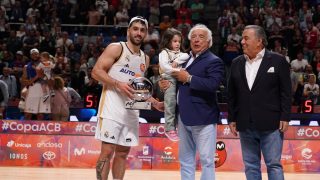 Campazzo con su segundo MVP de Copa. (ACB Photo)
