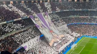 Así fue el tifo del Bernabéu por el 122 cumpleaños.