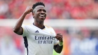 Vinicius celebra uno de sus goles contra Osasuna. (Getty)