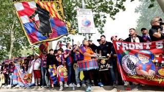 La afición del Barcelona en la previa del partido contra el PSG (Getty)
