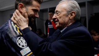Florentino Pérez felicitando a Nacho Fernández