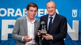 José Luis Martínez-Almeida y Florentino Pérez. (Europa Press)