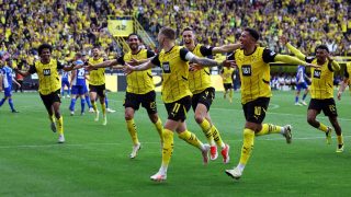 Los jugadores del Dortmund celebran el gol de Reus. (Getty)