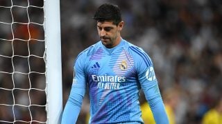 Thibaut Courtois, cabizbjao, durante un partido del Real Madrid. (Getty)