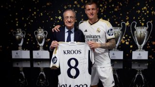 Kroos y Florentino Pérez, tras la despedida del alemán. (Realmadrid.com)