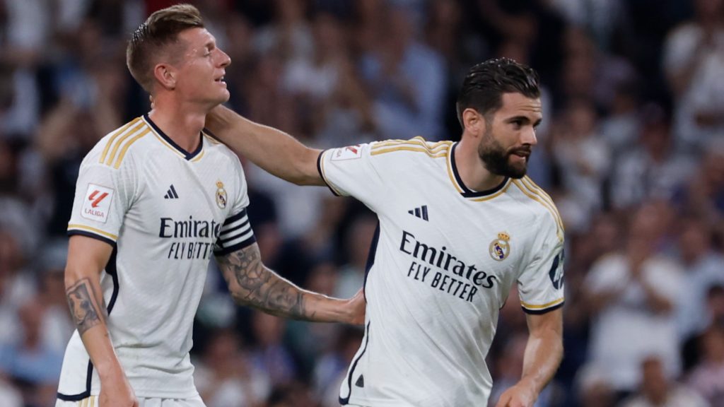 Nacho cedió el brazalete de capitán a Kroos en su último baile en el Bernabéu. (EFE)