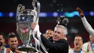 Carlo Ancelotti levanta la Champions en Wembley. (Getty)