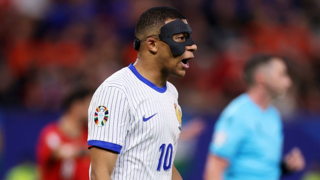 Mbappé hace de líder de Francia desde el banquillo y ahora reta a España