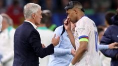 Mbappé y Deschamps en el partido ante Portugal. (Getty)