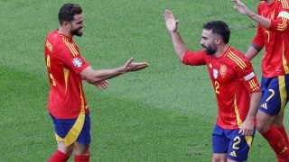 Nacho Fernández y Dani Carvajal celebran un gol de España. (Getty)