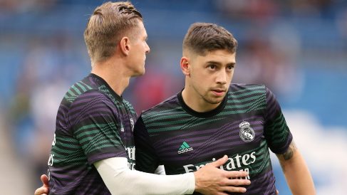 Toni Kroos y Fede Valverde antes de un partido con el Real Madrid. (Getty)