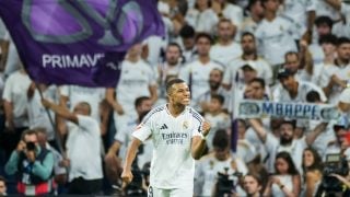 Mbappé celebra un gol en el Bernabéu. (EFE)