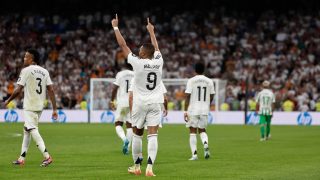 Kylian Mbappé celebra un gol con el Real Madrid en el Santiago Bernabéu. (EFE)