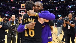 LeBron James junto a Cedi Osman, objetivo de Real Madrid. (Getty)