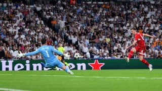 Parada de Courtois ante el Stuttgart. (Getty)