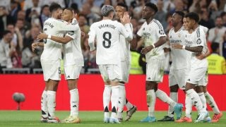 Piña del Real Madrid para celebrar un gol ante el Alavés. (Getty)