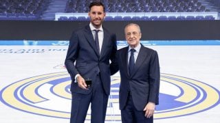 Florentino Pérez junto a Rudy Fernández en su acto de despedida.