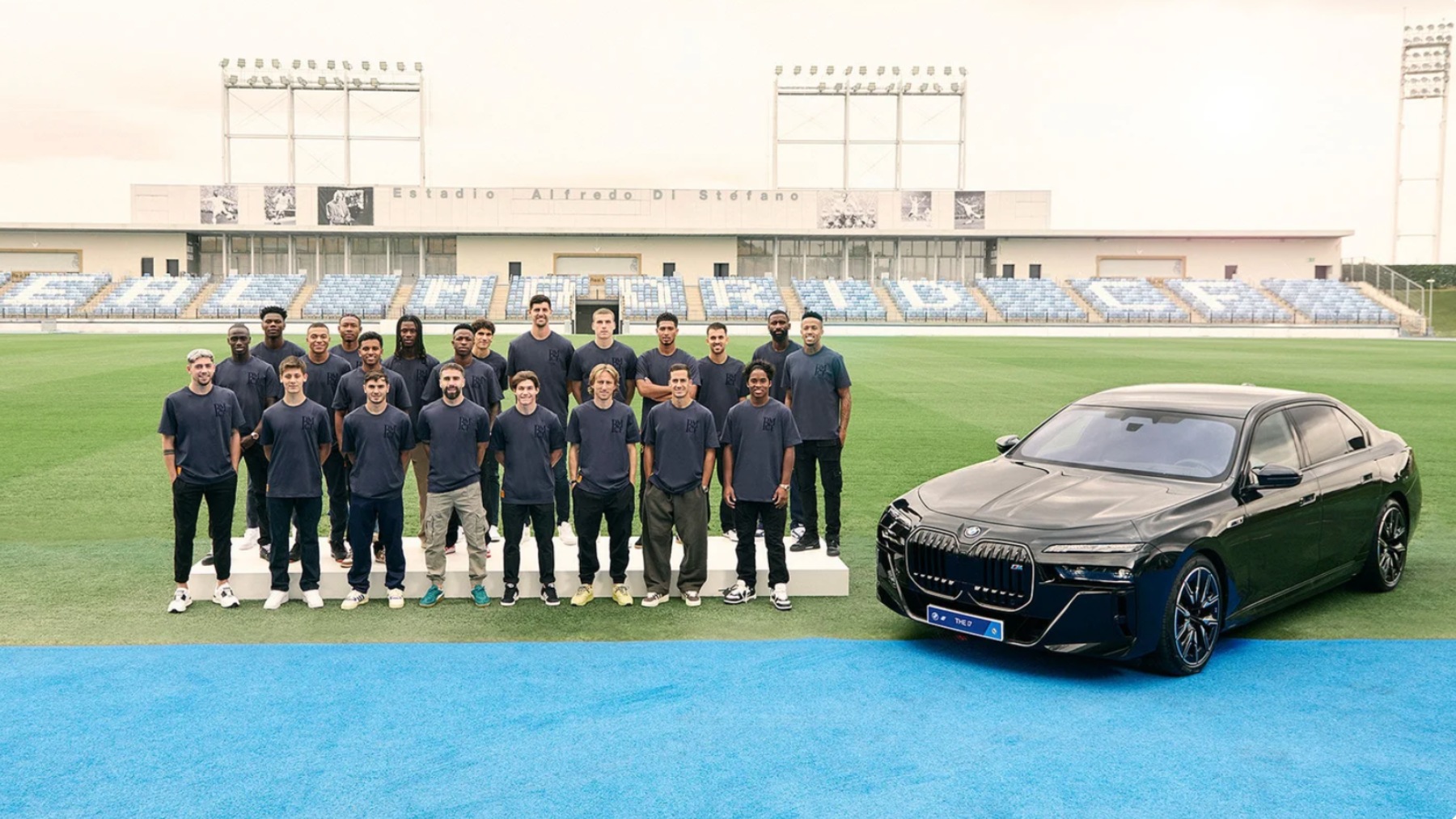 Los jugadores del Real Madrid ya presumen de sus nuevos coches BMW