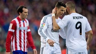 Cristiano Ronaldo y Benzema, en un derbi contra el Atlético de Madrid. (Getty)